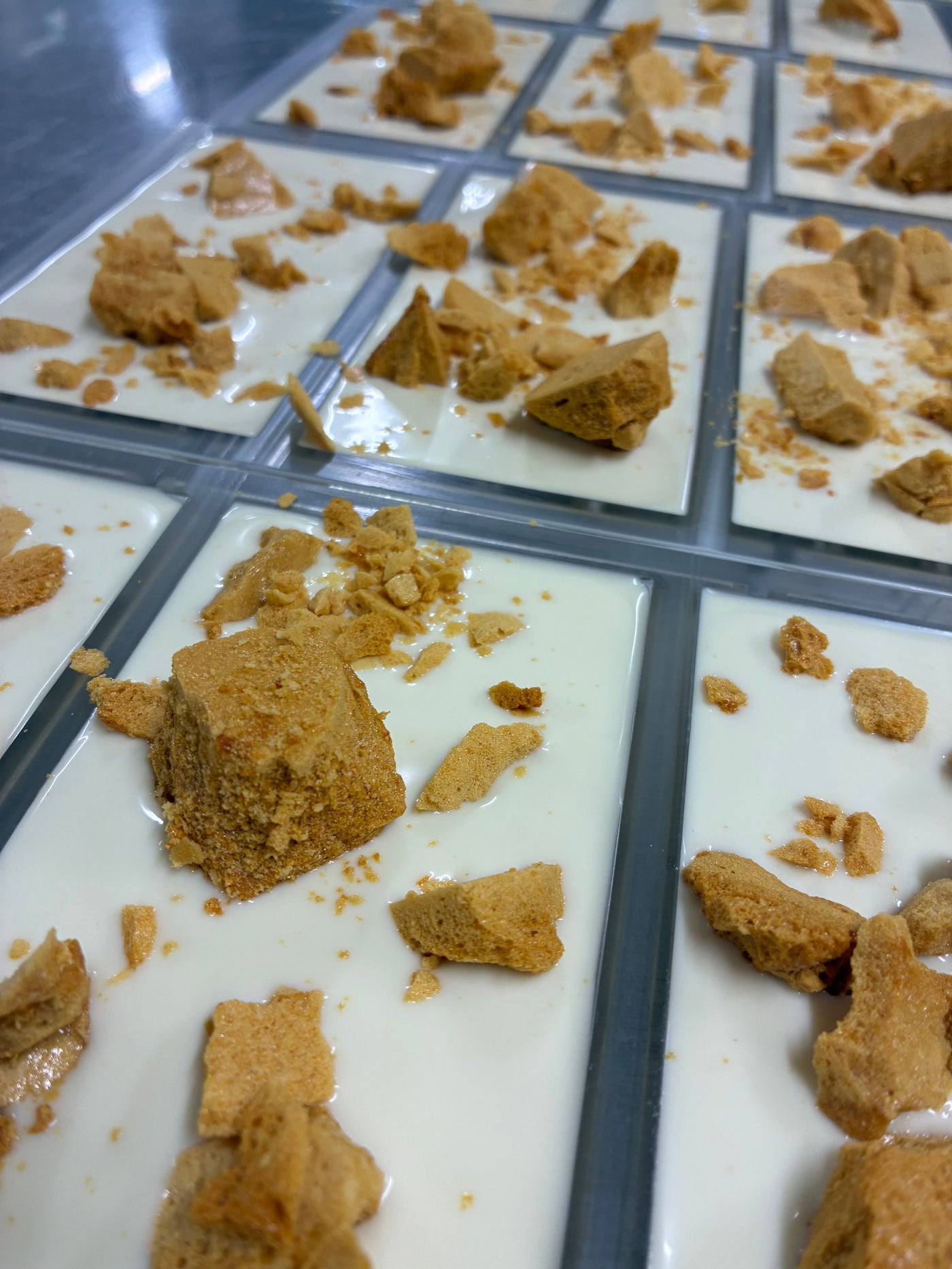 White Mylk Honeycomb Crunch Block